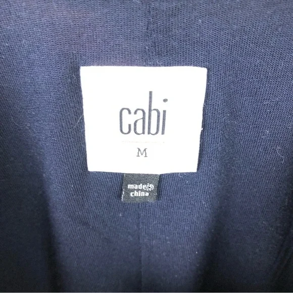 Cabi Floral Cold shoulder top in Fairytale Floral size: M - Picture 11 of 13